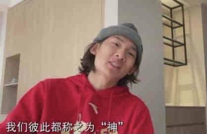 所以《红颜》还是人文主义的，以幻觉形式表达的人文主义，谁知道小男孩会怎样呢，小男孩的发展逻辑无人知晓，所以小男孩是一个文化的谜面。